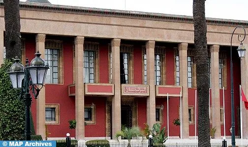 جلسة برلمانية تتحول إلى جدل أخلاقي ومطالب بالتحقيق في سلوك رئيس الجلسة